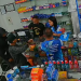 Vídeos: Motoqueiros invad3m farmácia e fazem a limpa em Tefé