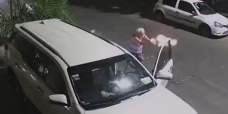 Vídeo: aos 78 anos, idoso acerta tir0 em bandid0 de 15 anos que m0rre na hora
