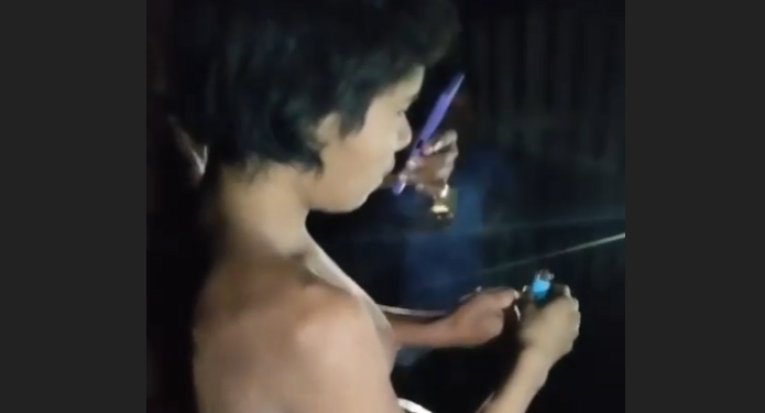 Vídeo: No AM, indígena isolado fica surpreso ao ver fogo aceso com isqueiro