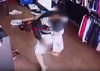 Vídeo: Ladrã0 se enrola com arm@ na cintura e at1ra na própria perna em assalto