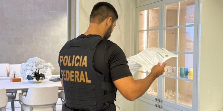 Empresários e servidores públicos são alvos da PF por fraude na merenda escolar em Manaus