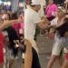 Vídeo: blindadas agitam Carnaval de Manaus puxando o cabelos: ‘disputa pela última lata de milho’