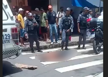 Vídeo: Em plena luz do dia venezuelano é e$faquead0 no Coroado e m0rr3 no asfalt0