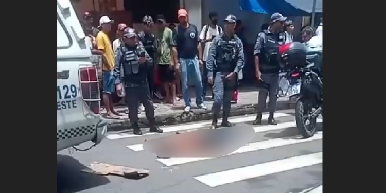 Vídeo: Em plena luz do dia venezuelano é e$faquead0 no Coroado e m0rr3 no asfalt0