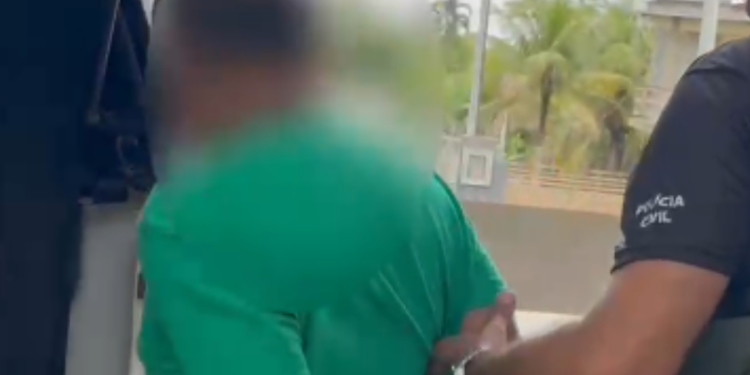 No AM, pastor diz que vai orar, e$tupra meninas de 10 anos e coloca filme adulto para verem