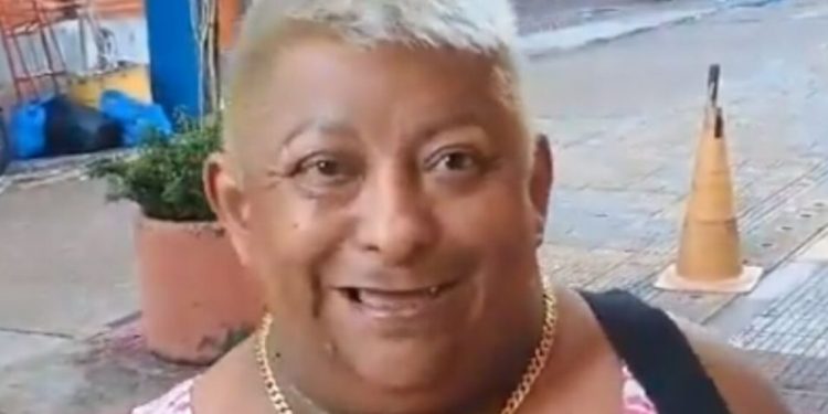 Patixa Teló está cobrando R$ 100 para tirar foto com fãs