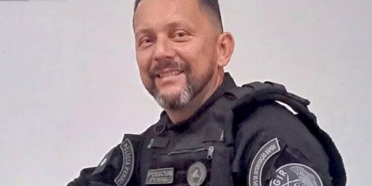 Policial reage a assalt0, luta com bandid0, mas m0rre de infarto