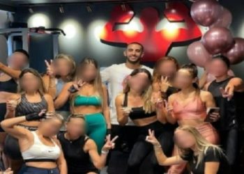 Vídeo: professor de ginástica faz academia de motel com as alunas e câmera filma tudo