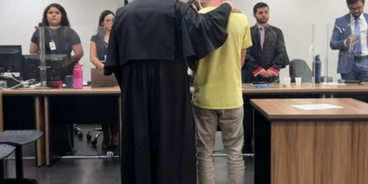 Homem que mat0u o tio em Manaus é libertado após alegar crime de ‘valor moral’