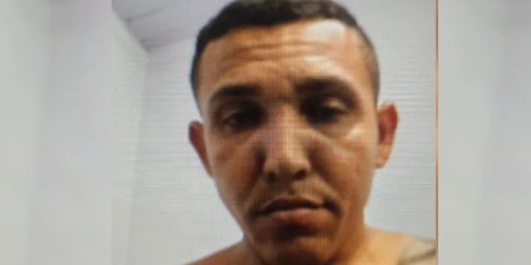 Suspeito rende taxistas, leva notebook, celulares e até as chaves dos carros em Manaus