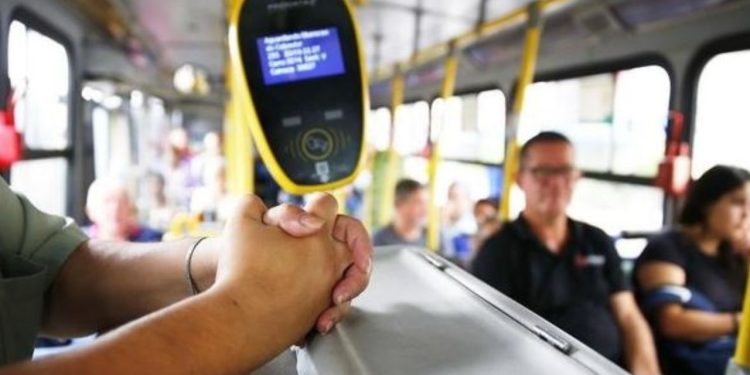 Justiça mantém suspensão do reajuste da tarifa de ônibus em Manaus