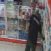 Vídeo mostra idoso furt4ndo remédios de drogas em Manaus