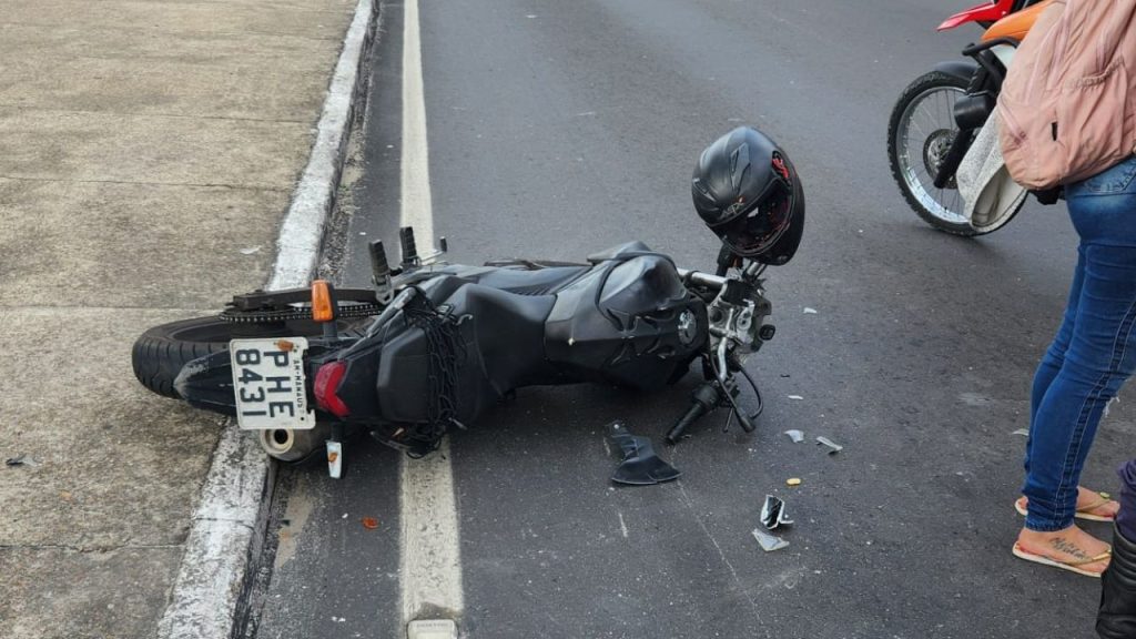 Veja: Morador de rua é atr0pelad0 por motocilista na avenida Constantino Nery