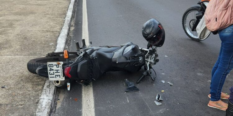 Veja: Morador de rua é atr0pelad0 por motocilista na avenida Constantino Nery