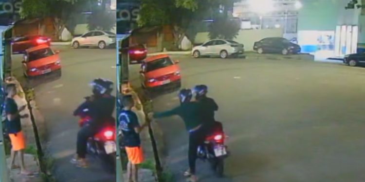Na audácia, dupla de moto assalta celular de jovem na frente do 22º DIP em Manaus; VÍDEO