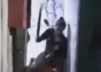 Casal é flagrado agredind0 mulher com s0cos, chut3s e terçad0 no Amazonas; VEJA