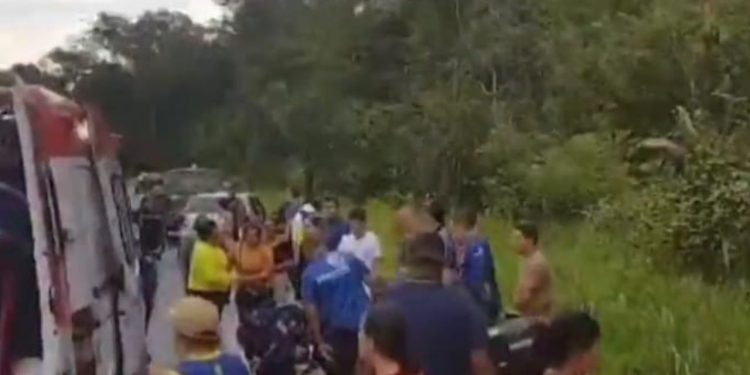 Irmãos de 13 e 12 anos são atr0pelad0s voltando da escola na AM-010