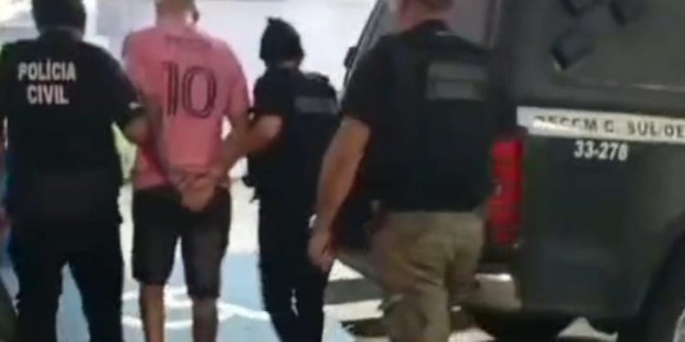 Após perseguir ex-companheira no shopping e fazer am3aças de m0rt3, homem é preso em Manaus