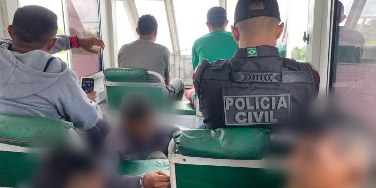 No interior do AM, dupla enche a cara, invade casa para e$tuprar indígena e depois a m@ta