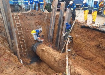 Águas de Manaus é notificada após novo rompimento de adutora prejudicar milhares de pessoas