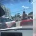 Vídeo: mulher reb0la em cima da BMW e mostra os sei0s para viatura da PM  