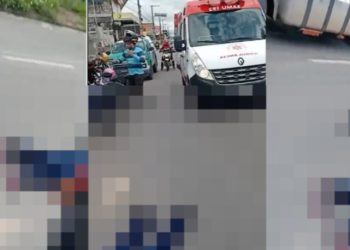 Vídeo: mototaxista fica ferid0 após choque com carro e não consegue se levantar em Manaus