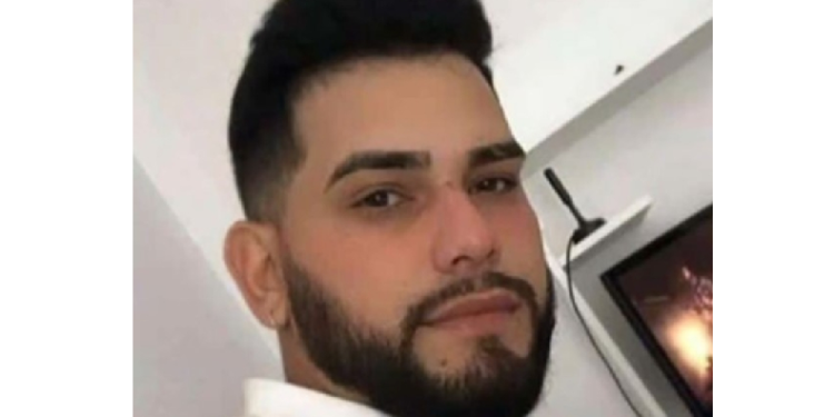 Barbeiro m0rr3 todo qu3brad0 ao colidir com palco de festa no Novo Israel
