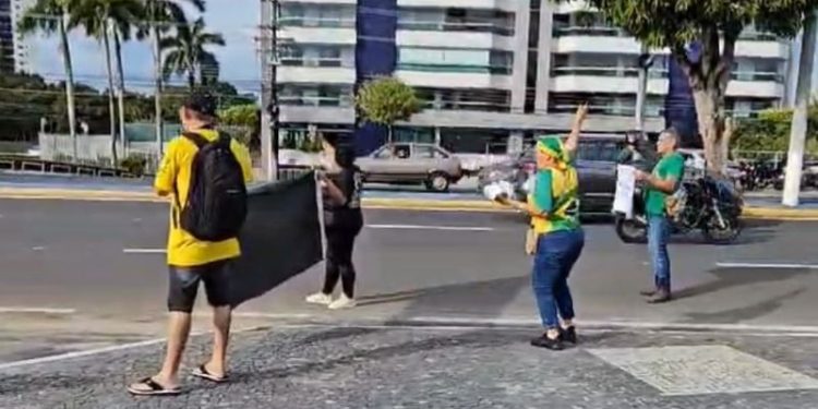 Manifestação de Bolsonaro a favor de anistia tem apenas 26 apoiadores em Manaus