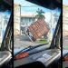 Vídeo: contêiner “se escora” após cair de carreta em Manaus: ‘azedou o pé do frango’