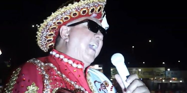 Após cantar toada do Caprichoso no Garantido, David Assayag pede desculpa:  ‘erro grave’