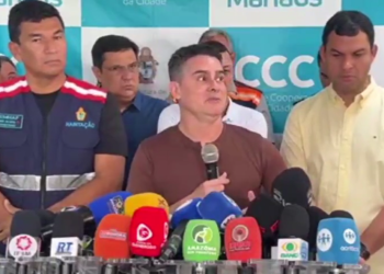 Vídeo: David Almeida mantém show de Sidney Magal e minimiza críticas culpando a oposição