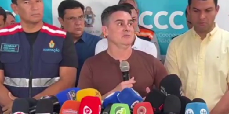 Vídeo: David Almeida mantém show de Sidney Magal e minimiza críticas culpando a oposição