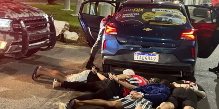 Motorista de app é ameaçado de m0rte no carro por quatro jovens de 15 a 17 anos em Manaus