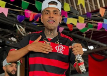 Cantor de forró s0fr3 atentado ao sair de evento no Boteco Vip, em Manaus