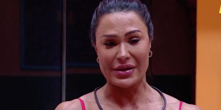 Vídeo: No BBB 25, Renata solta que Gracyanne pegava comida dos colegas e ela chora ao se justificar