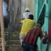 Polícia Militar at1ra em atores que faziam gravação em bairro com @rmas falsas