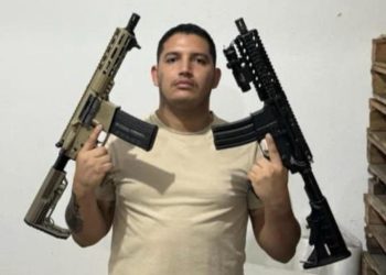 Homem é pres0 dando rolê aleatório de carro com fuzis em Manaus 