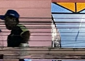 Dono de quitinete arr0mba porta e encontra inquilina m0rta em Manaus