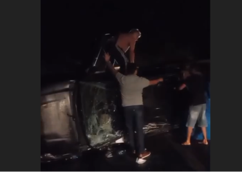 Vídeo: Motorista capota com picape em ac1dente na BR-174