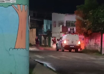 C3nas f0rt3s: Após barulho de t1r0s, c0rp0 de homem com a bermuda abaixada é encontrado em Manaus