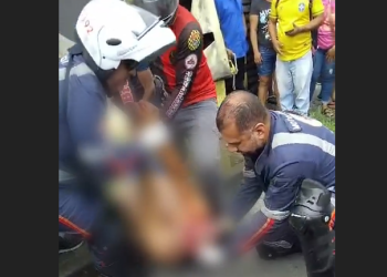 Vídeo: Motociclista tem fr@tura após ser atingido por carro em frente ao shopping Sumaúma