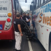 Por pouco motoqueiro não m0rr3 imprensado entre ônibus na Zona Leste de Manaus