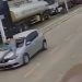 Vídeo: bêbado joga tijolo no carro da esposa e acaba levado por ela no capô do carro