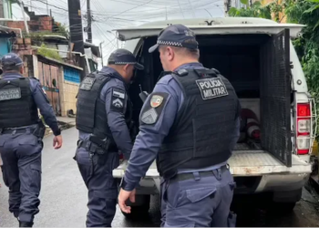 Filho fica f3r1d0 e homem é pr3s0 após fazer a ex-mulher refém com uma f@ca em Manaus