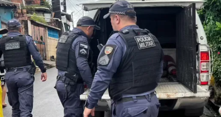 Filho fica f3r1d0 e homem é pr3s0 após fazer a ex-mulher refém com uma f@ca em Manaus