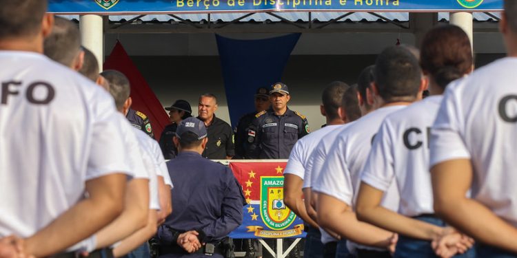 Segunda turma de alunos oficiais combatentes e de saúde inicia Curso de Formação da PMAM