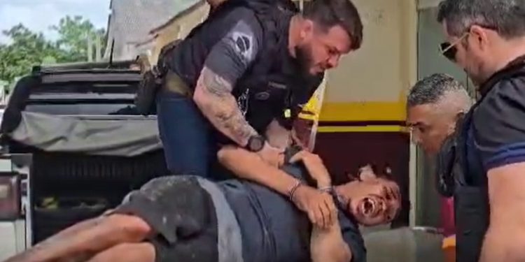Vídeo: suspeito de tráfic0 grita após tomar tir0 da PM no Amazonas: ‘meu Deus, ai minha perna’