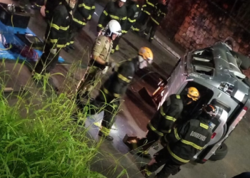 Veja: Jovem de 18 anos m0rr3 estr@ngulada no teto solar do carro em ac1dente em Manaus