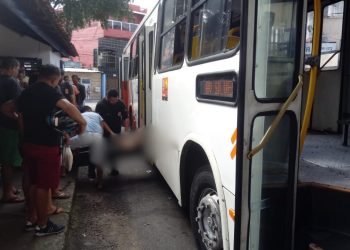 Dentro do ônibus, passageiro passa mal e m0rr3 a caminho do trabalho em Manaus
