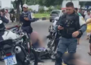 Motociclista foge de blitz e acaba sofrend0 ac1d3nte na ‘rua do Fuxico’; VÍDEOS